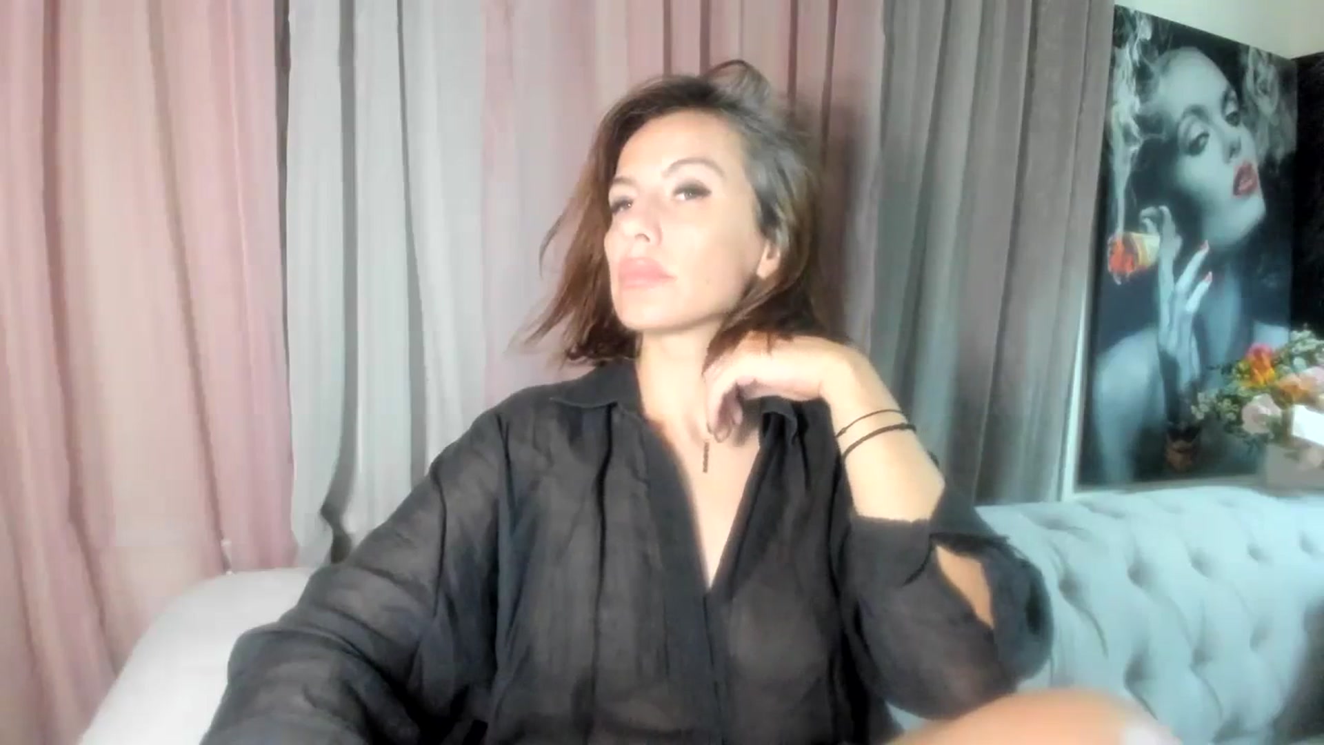 Gallery image thumbnail from Aarte_miss's myfreecams stream on, 03/10/2024, 24:17 image 5 of 20