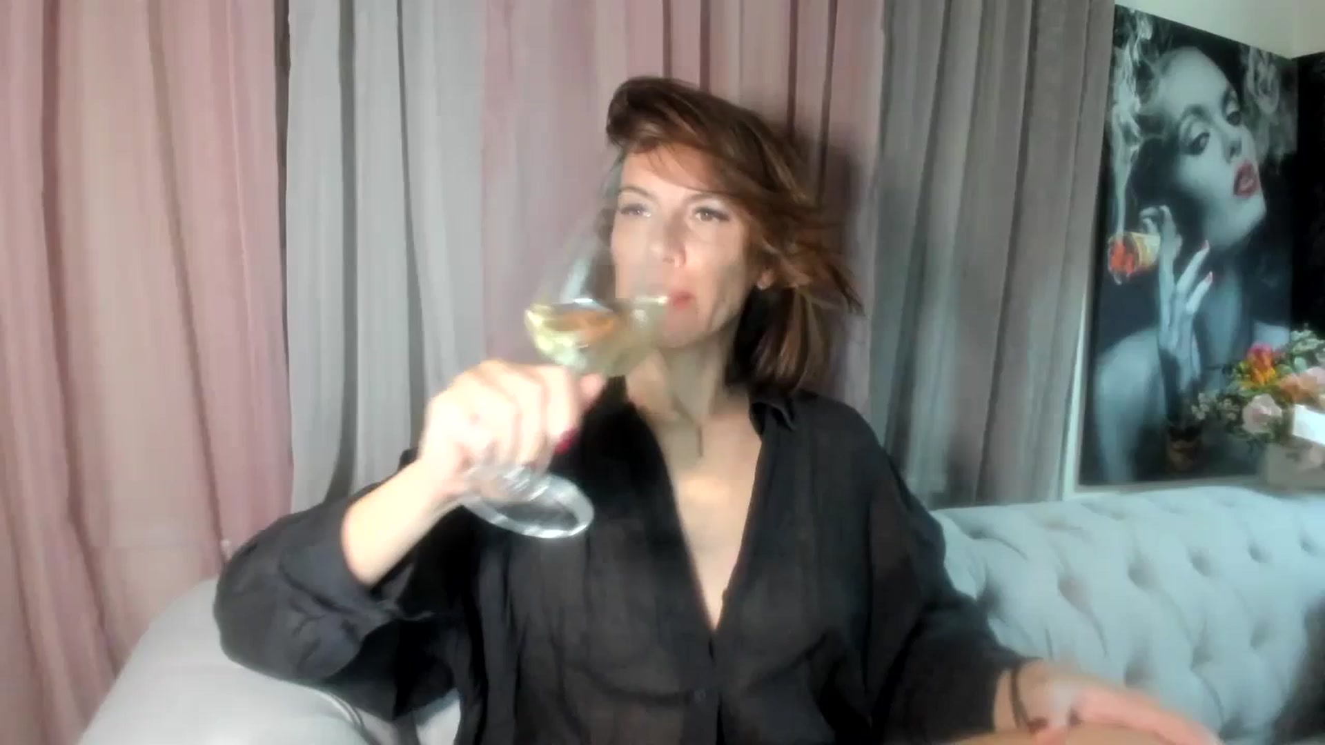 Gallery image thumbnail from Aarte_miss's myfreecams stream on, 03/10/2024, 24:17 image 1 of 20