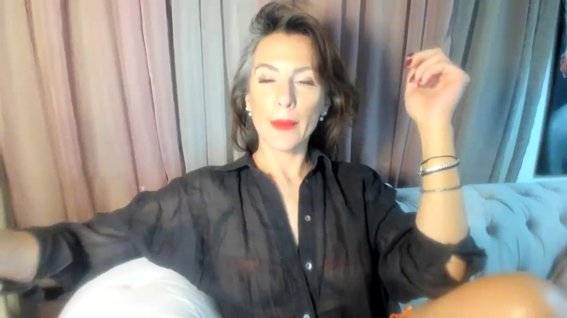 Gallery image thumbnail from Aarte_miss's myfreecams stream on, 03/14/2024, 21:56 image 11 of 20