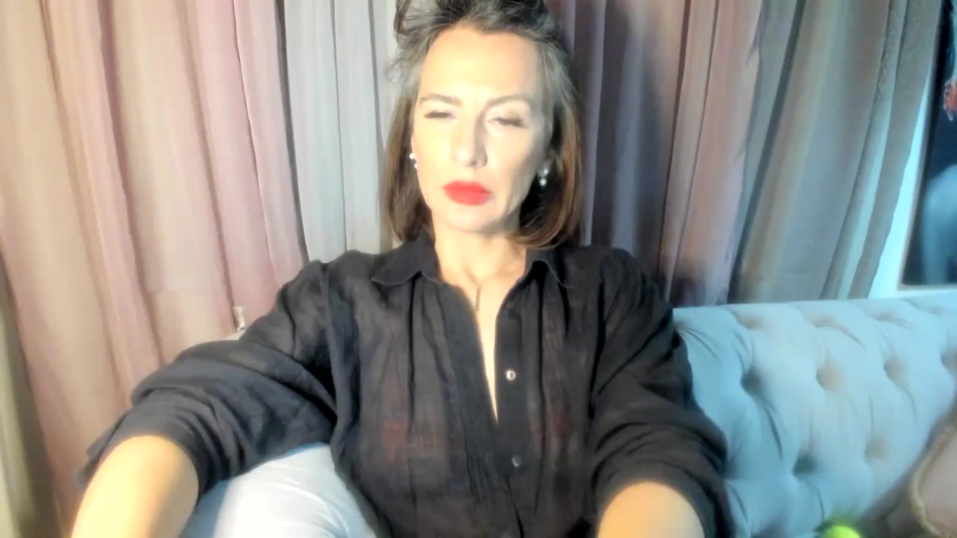 Gallery image thumbnail from Aarte_miss's myfreecams stream on, 03/14/2024, 21:56 image 3 of 20