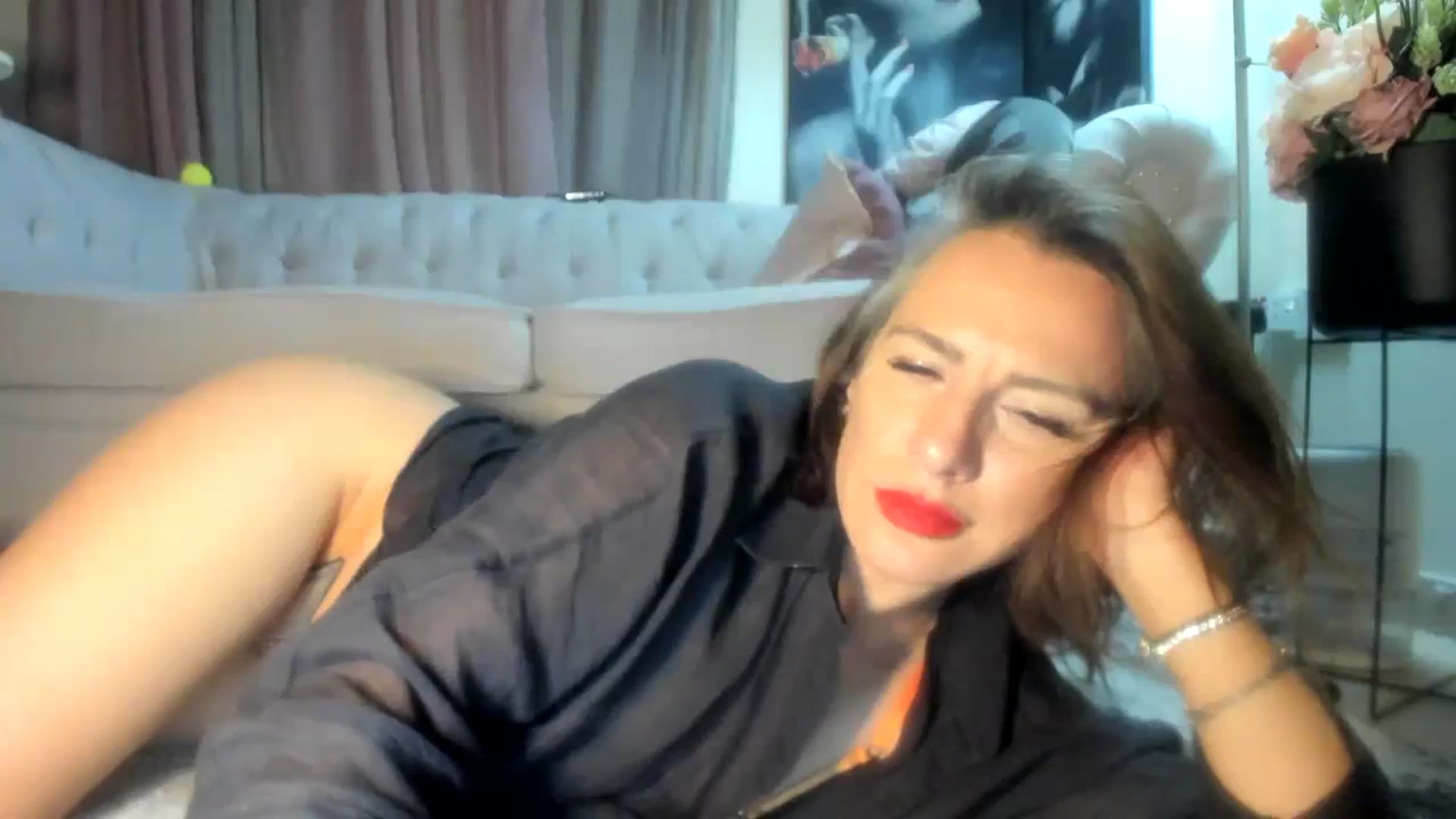 Gallery image thumbnail from Aarte_miss's myfreecams stream on, 03/14/2024, 23:46 image 14 of 20