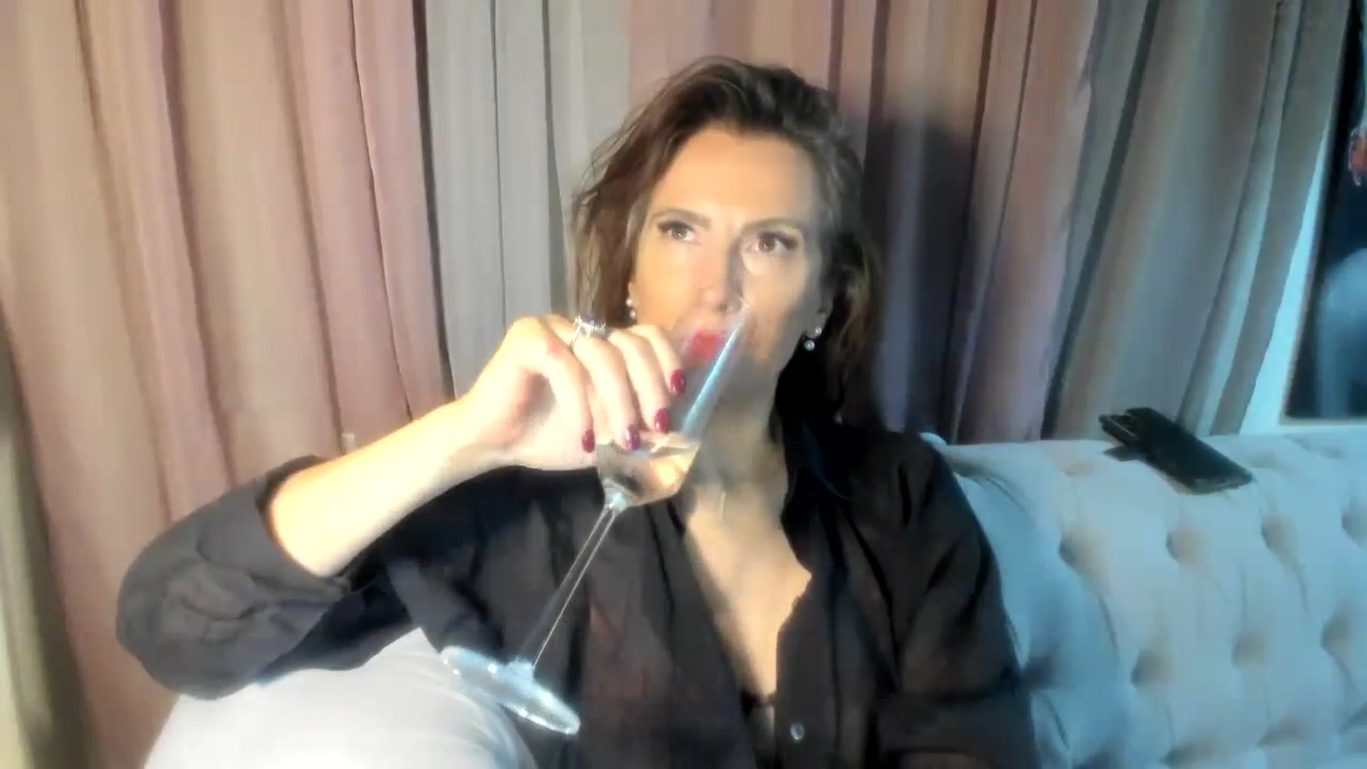 Gallery image thumbnail from Aarte_miss's myfreecams stream on, 03/15/2024, 24:08 image 4 of 20