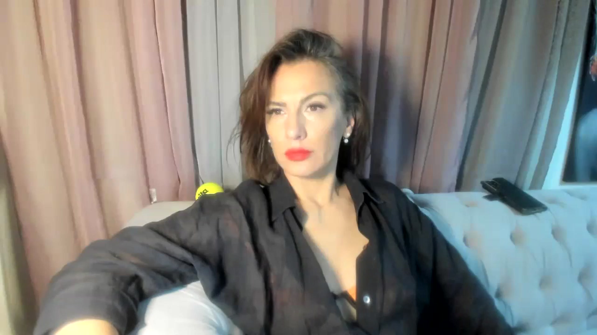 Gallery image thumbnail from Aarte_miss's myfreecams stream on, 03/15/2024, 24:08 image 1 of 20