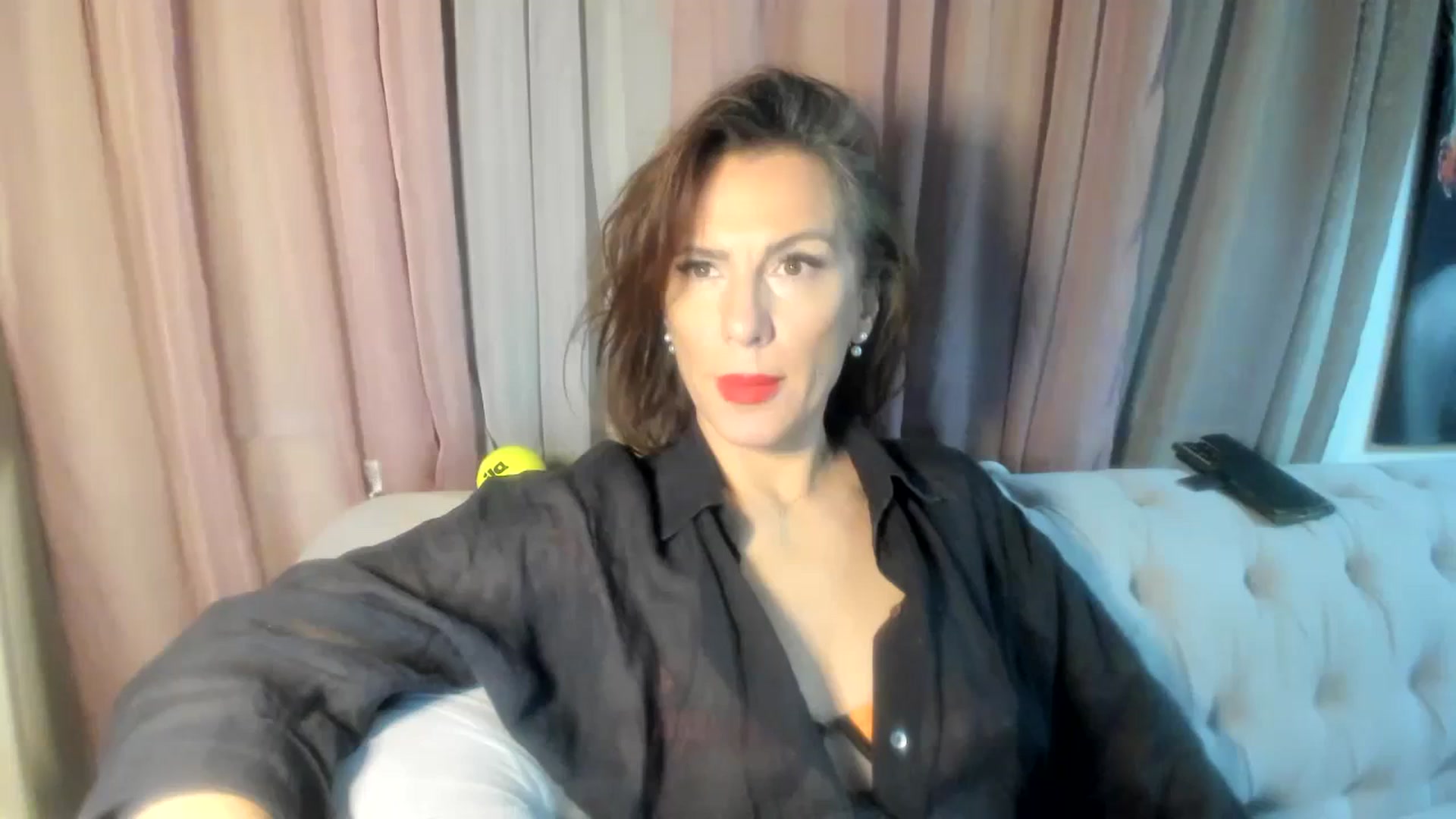Gallery image thumbnail from Aarte_miss's myfreecams stream on, 03/15/2024, 24:08 image 2 of 20