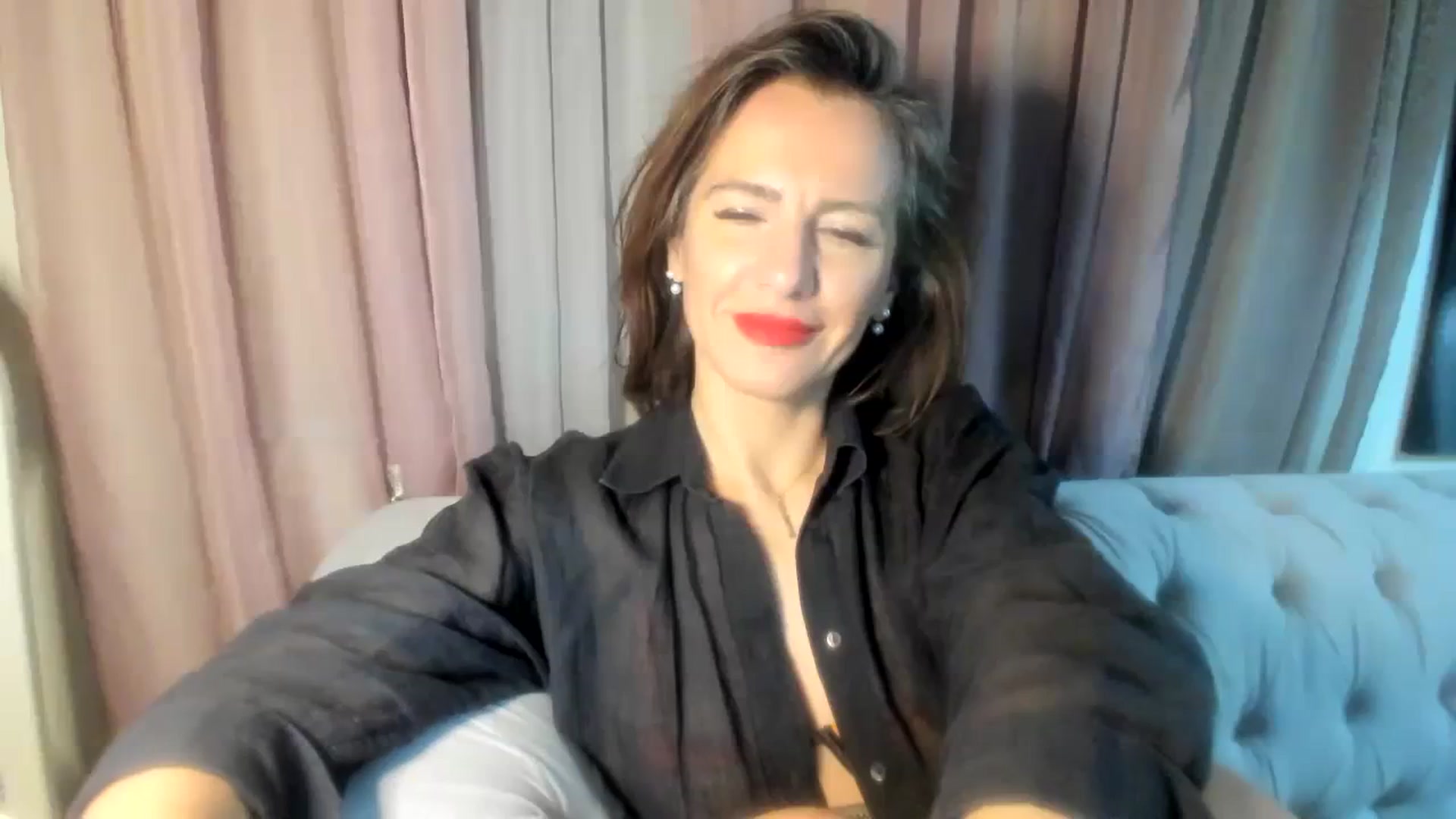 Gallery image thumbnail from Aarte_miss's myfreecams stream on, 03/15/2024, 02:30 image 16 of 20
