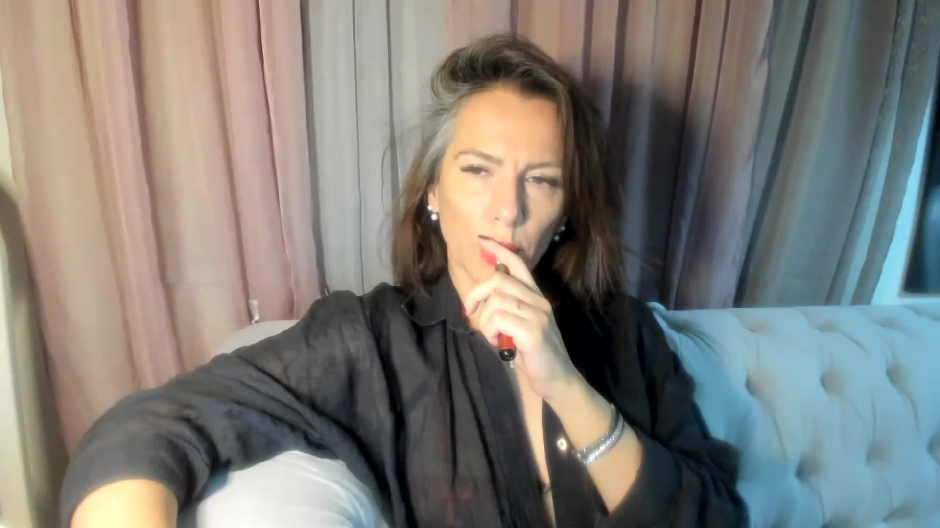 Gallery image thumbnail from Aarte_miss's myfreecams stream on, 03/15/2024, 02:30 image 19 of 20