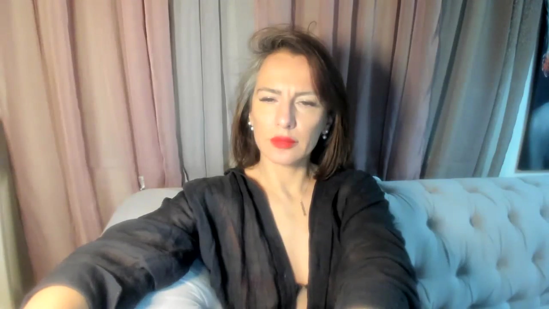 Gallery image thumbnail from Aarte_miss's myfreecams stream on, 03/15/2024, 02:30 image 3 of 20