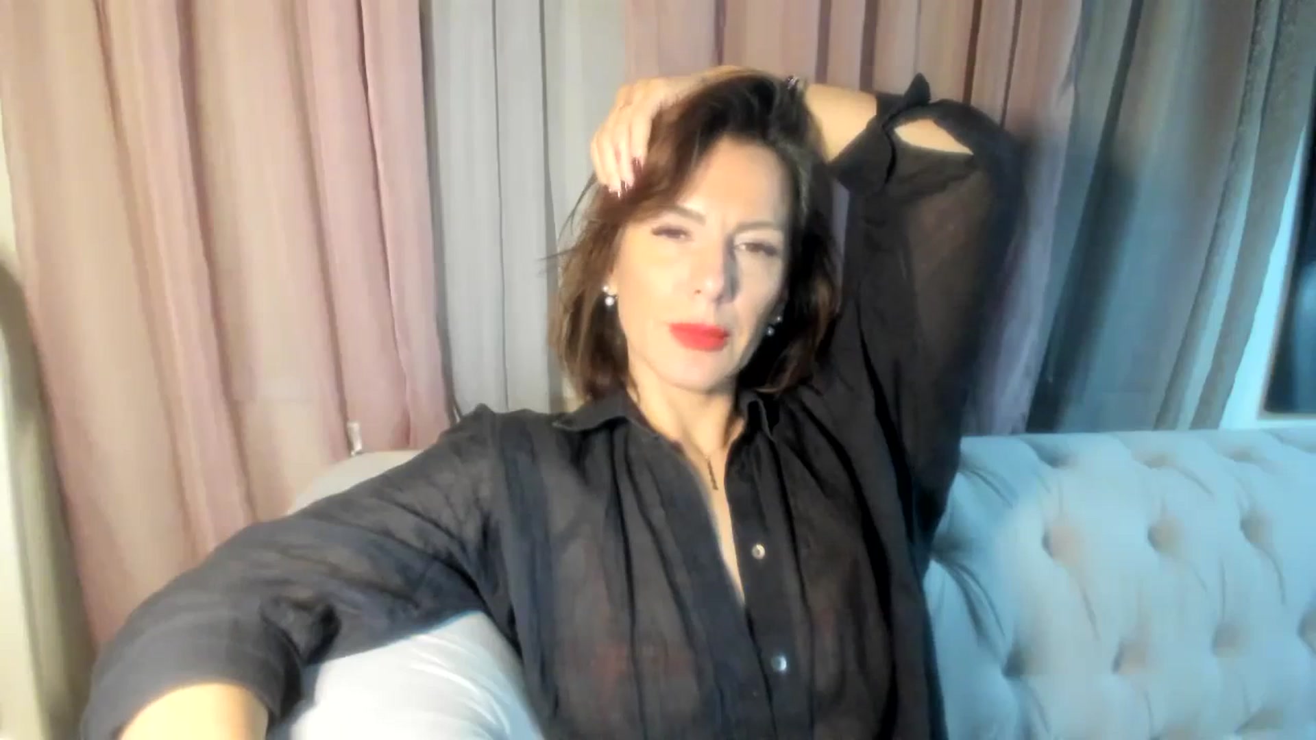 Gallery image thumbnail from Aarte_miss's myfreecams stream on, 03/15/2024, 02:30 image 11 of 20