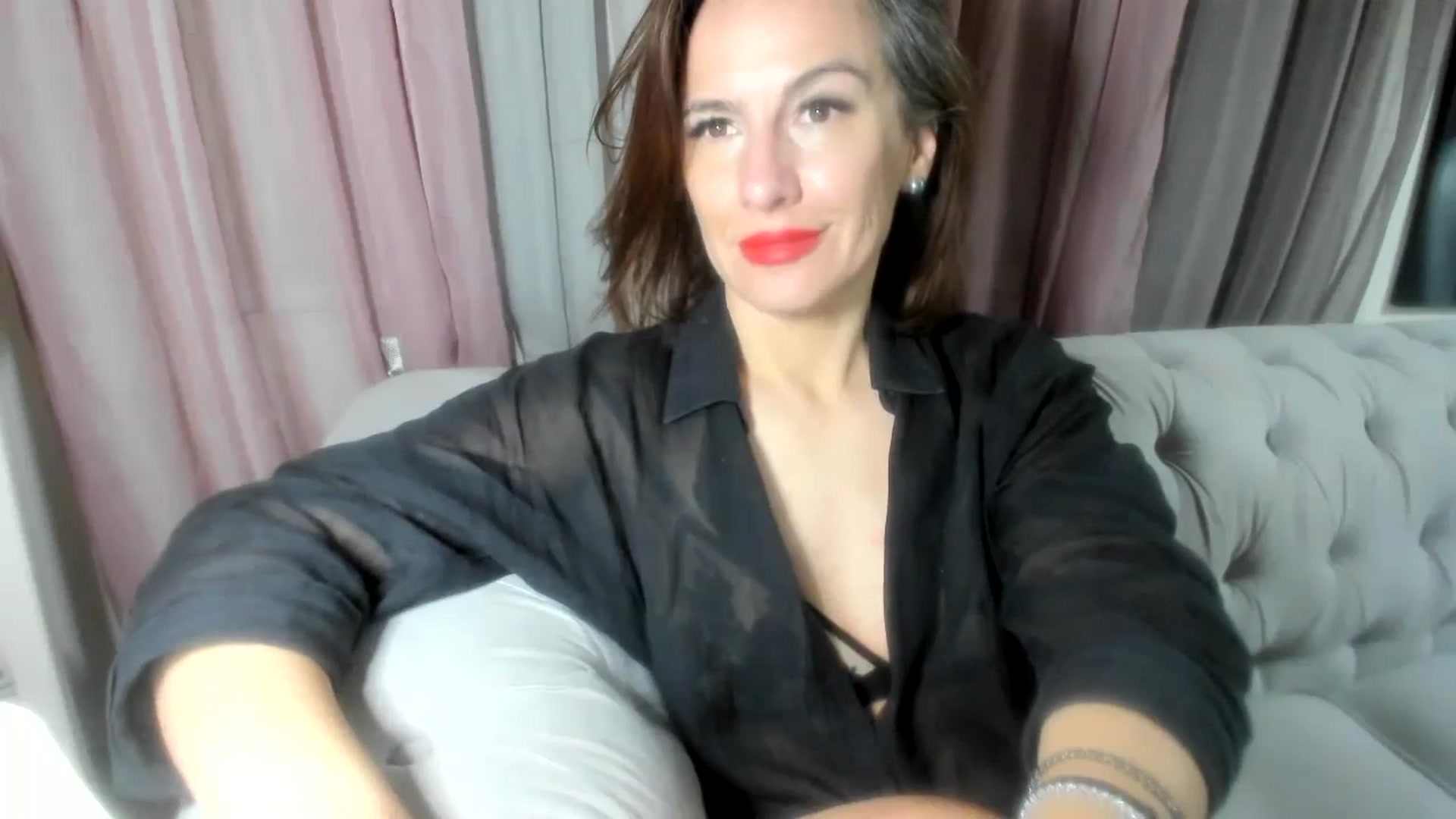 Gallery image thumbnail from Aarte_miss's myfreecams stream on, 03/22/2024, 02:27 image 9 of 20
