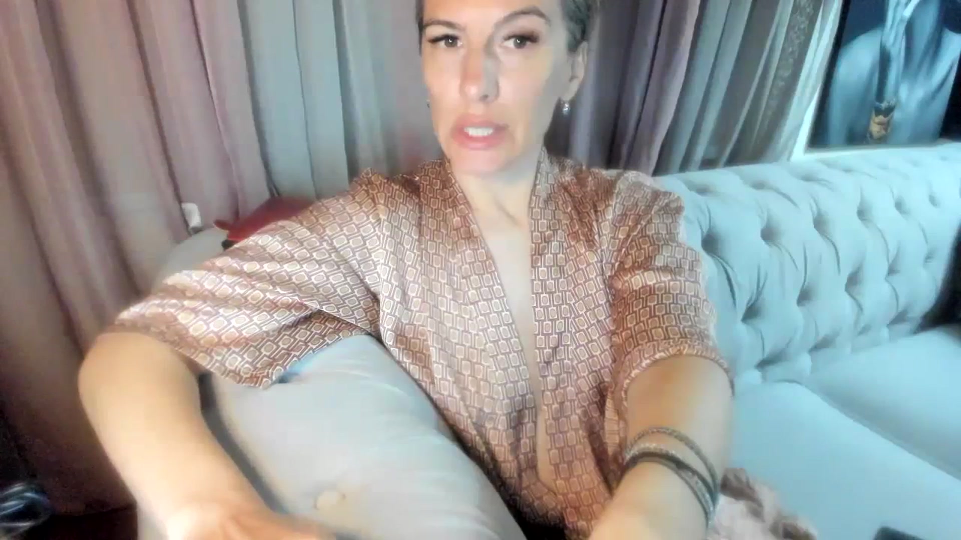 Gallery image thumbnail from Aarte_miss's myfreecams stream on, 03/31/2024, 21:17 image 2 of 20