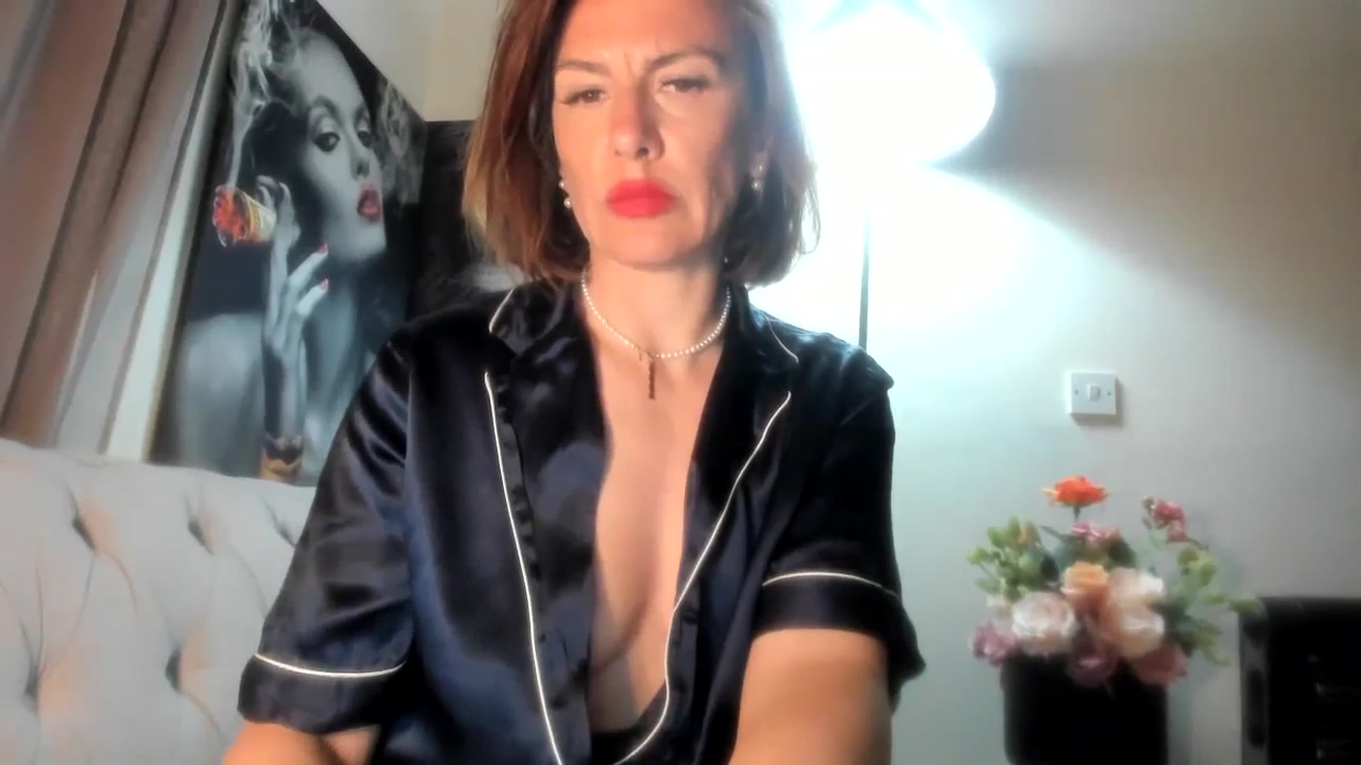 Gallery image thumbnail from Aarte_miss's myfreecams stream on, 04/01/2024, 22:28 image 17 of 20