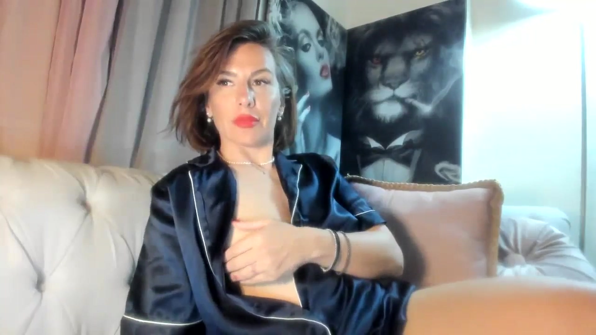 Gallery image thumbnail from Aarte_miss's myfreecams stream on, 04/01/2024, 22:28 image 18 of 20