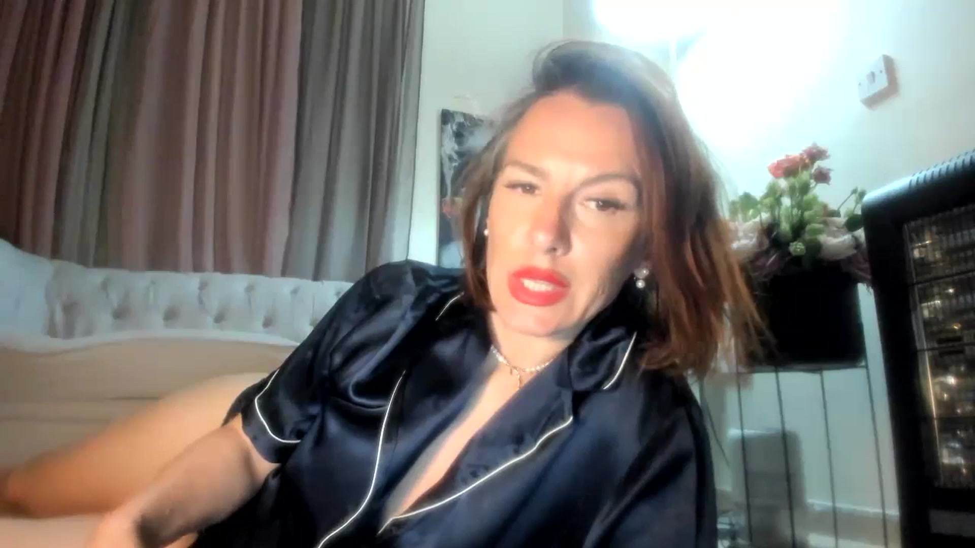 Gallery image thumbnail from Aarte_miss's myfreecams stream on, 04/01/2024, 22:28 image 2 of 20