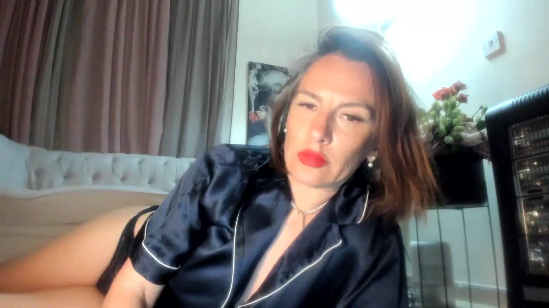 Gallery image thumbnail from Aarte_miss's myfreecams stream on, 04/01/2024, 22:28 image 3 of 20