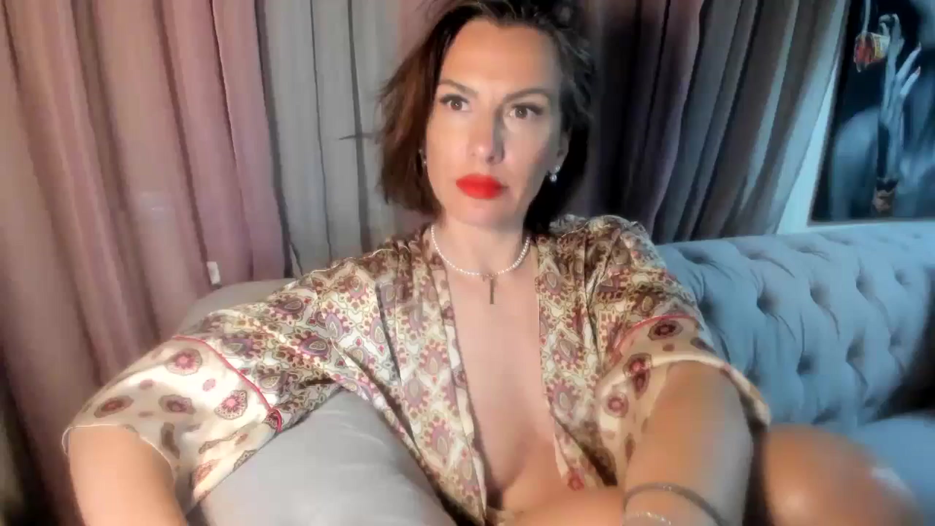 Gallery image thumbnail from Aarte_miss's myfreecams stream on, 04/02/2024, 21:16 image 8 of 20