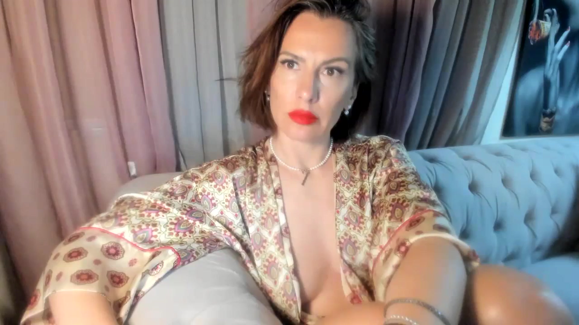 Gallery image thumbnail from Aarte_miss's myfreecams stream on, 04/02/2024, 21:16 image 11 of 20