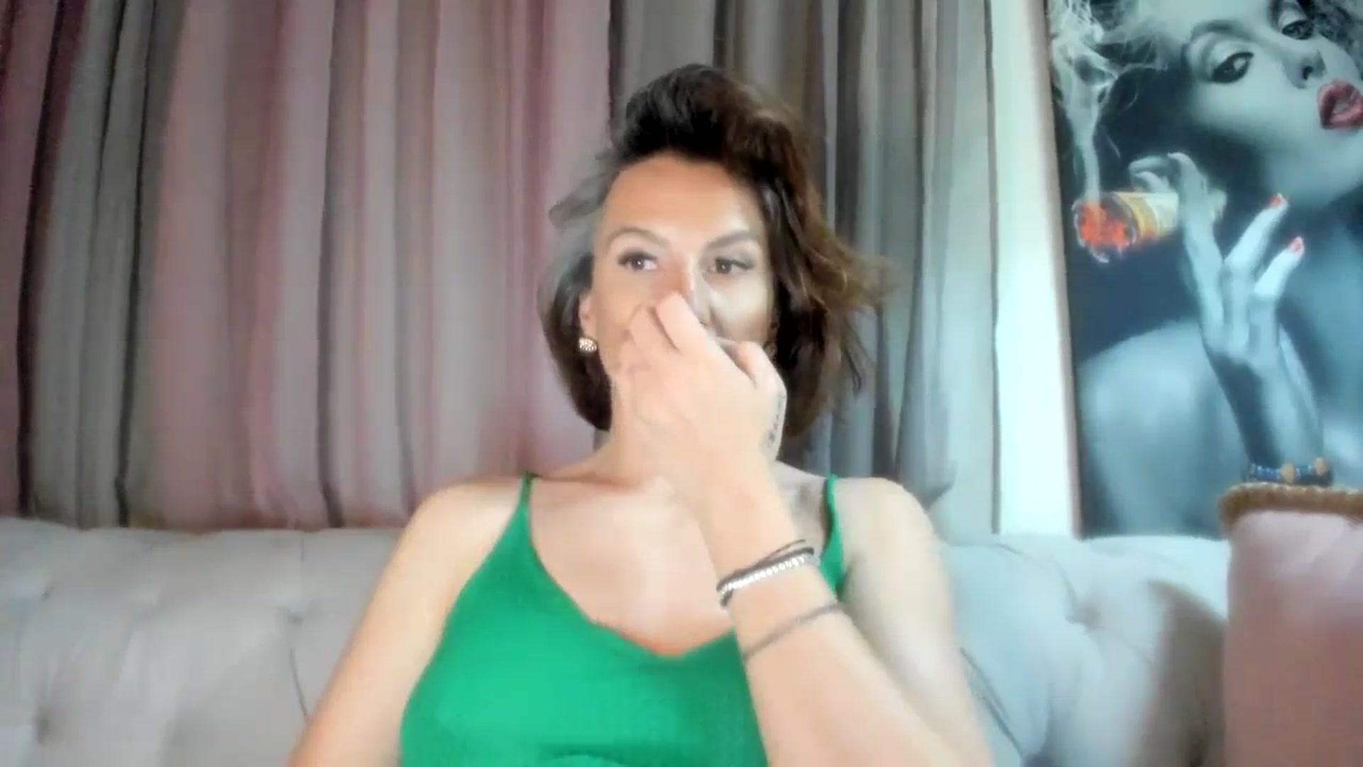 Gallery image thumbnail from Aarte_miss's myfreecams stream on, 04/06/2024, 22:34 image 16 of 20