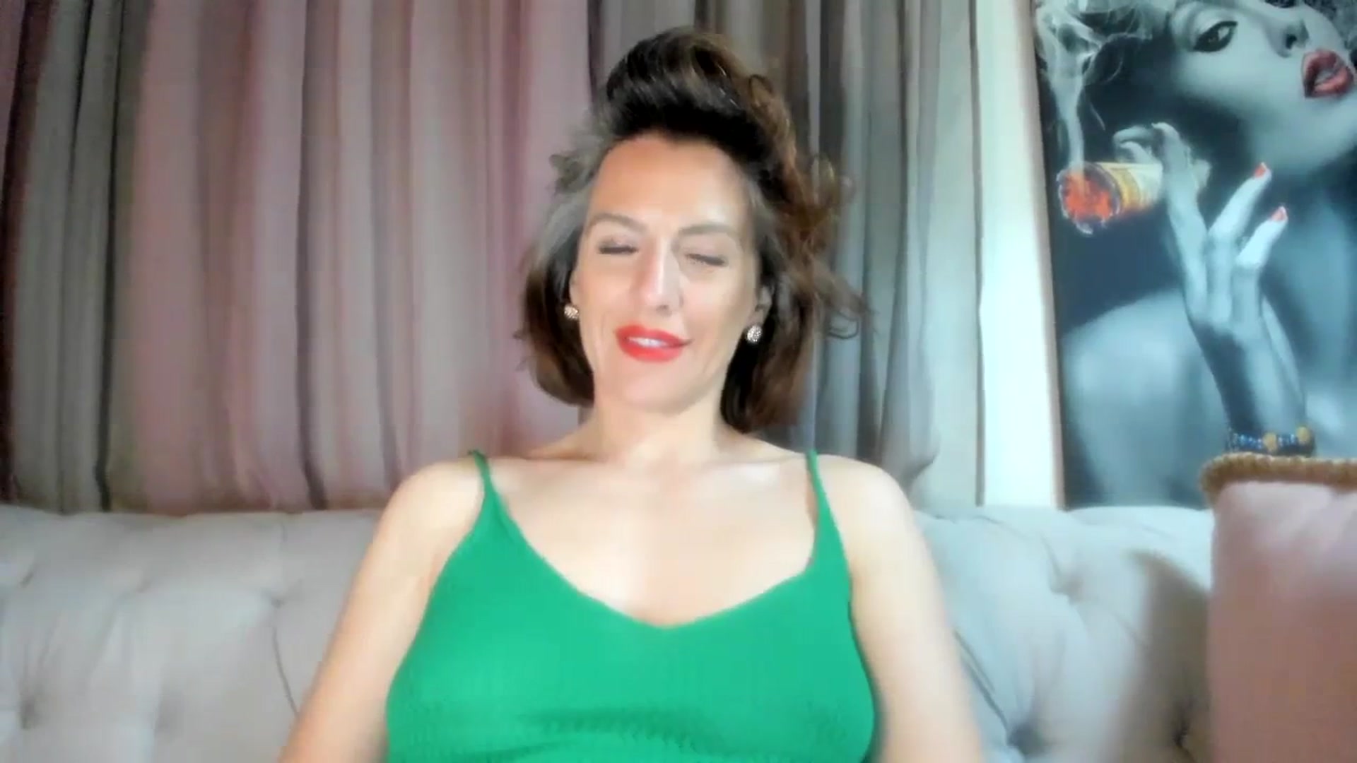Gallery image thumbnail from Aarte_miss's myfreecams stream on, 04/06/2024, 22:34 image 12 of 20
