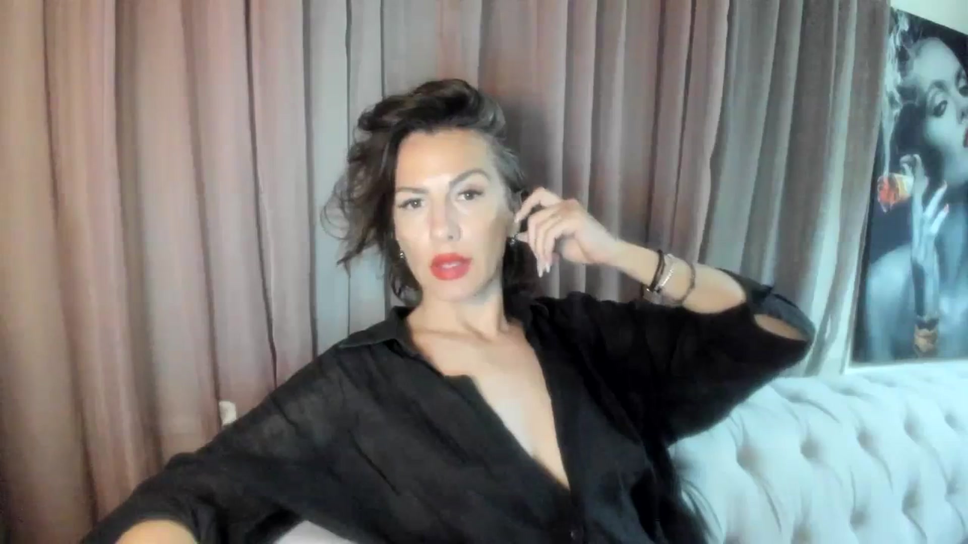 Gallery image thumbnail from Aarte_miss's myfreecams stream on, 04/08/2024, 24:11 image 6 of 20