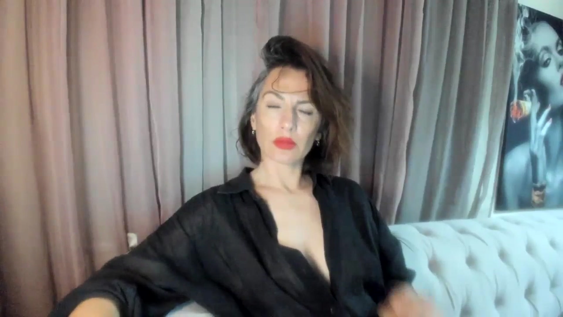 Gallery image thumbnail from Aarte_miss's myfreecams stream on, 04/08/2024, 24:11 image 3 of 20