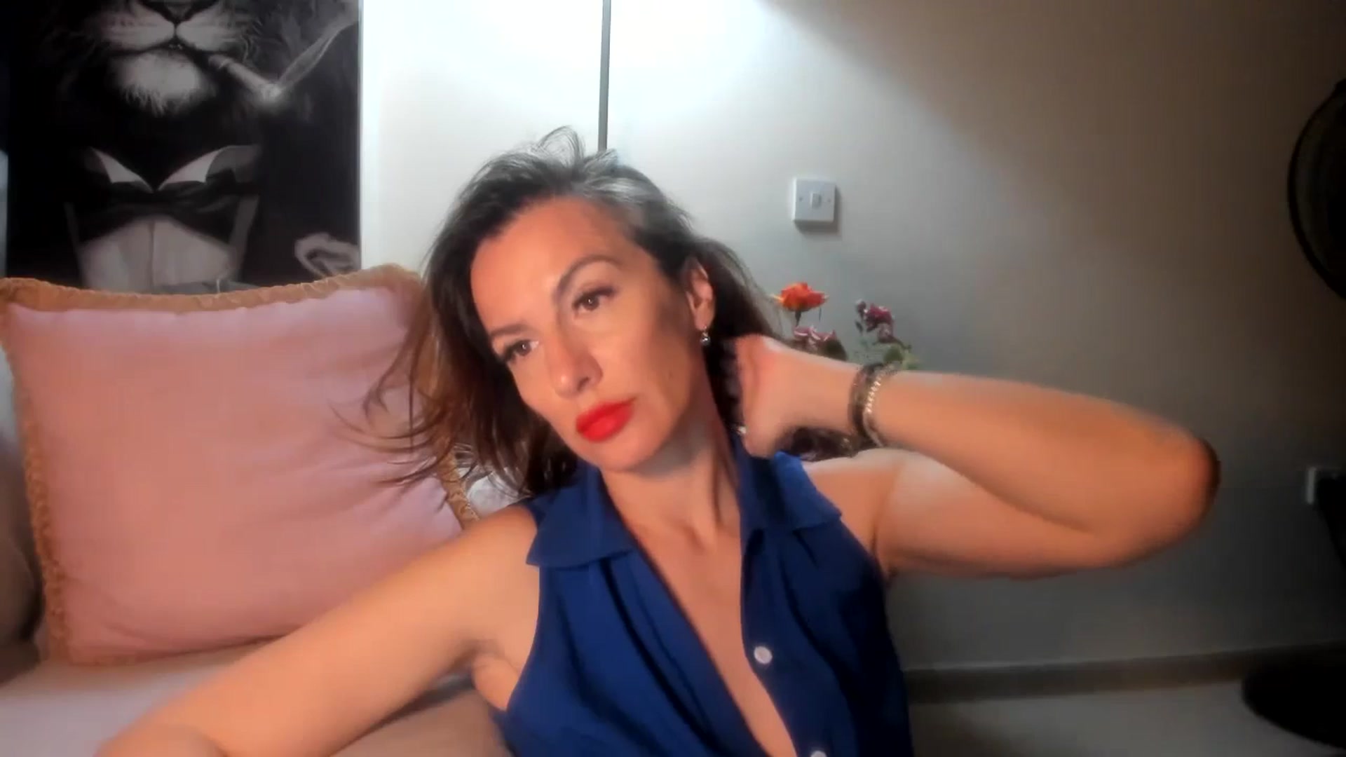 Gallery image thumbnail from Aarte_miss's myfreecams stream on, 04/14/2024, 19:17 image 14 of 20