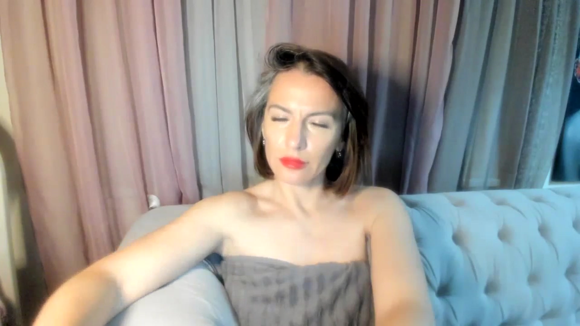 Gallery image thumbnail from Aarte_miss's myfreecams stream on, 04/14/2024, 21:45 image 19 of 20