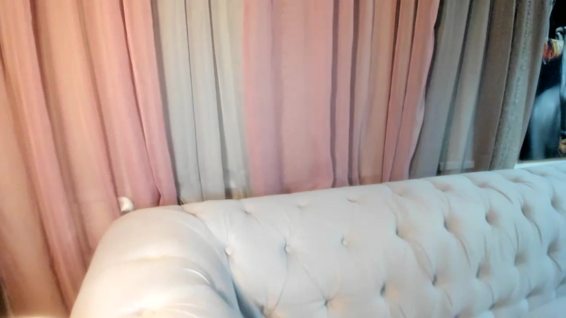 Gallery image thumbnail from Aarte_miss's myfreecams stream on, 04/19/2024, 19:01 image 12 of 20