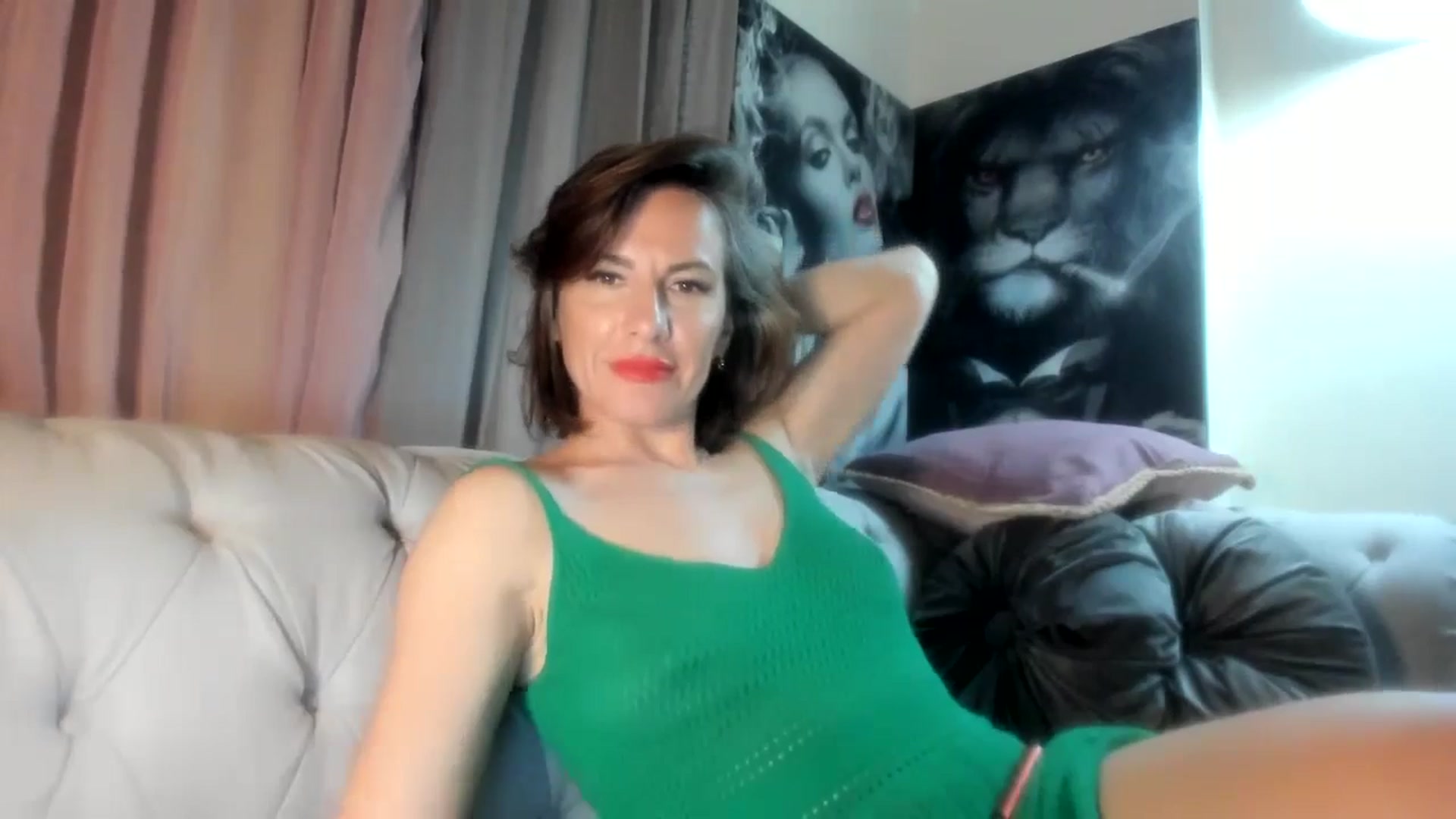 Gallery image thumbnail from Aarte_miss's myfreecams stream on, 04/19/2024, 22:01 image 12 of 20