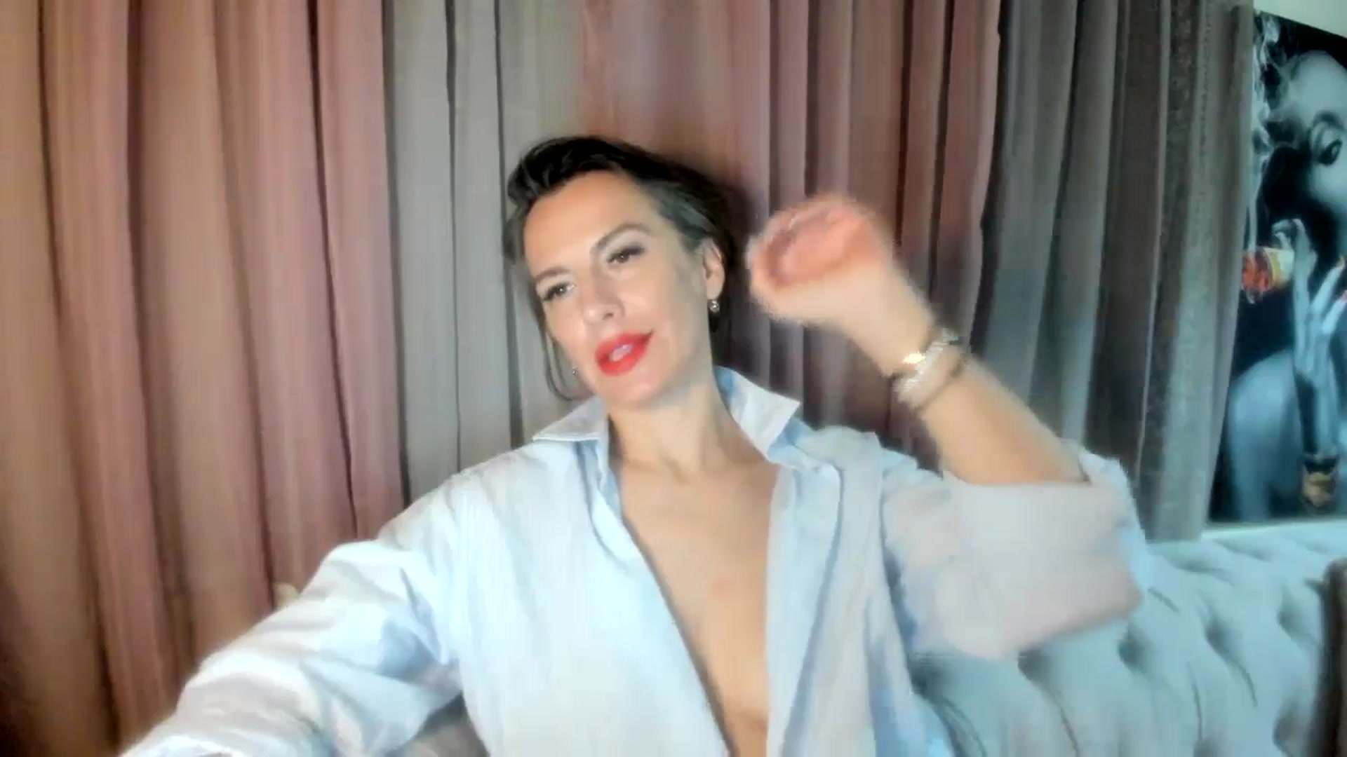 Gallery image thumbnail from Aarte_miss's myfreecams stream on, 04/21/2024, 24:53 image 10 of 20