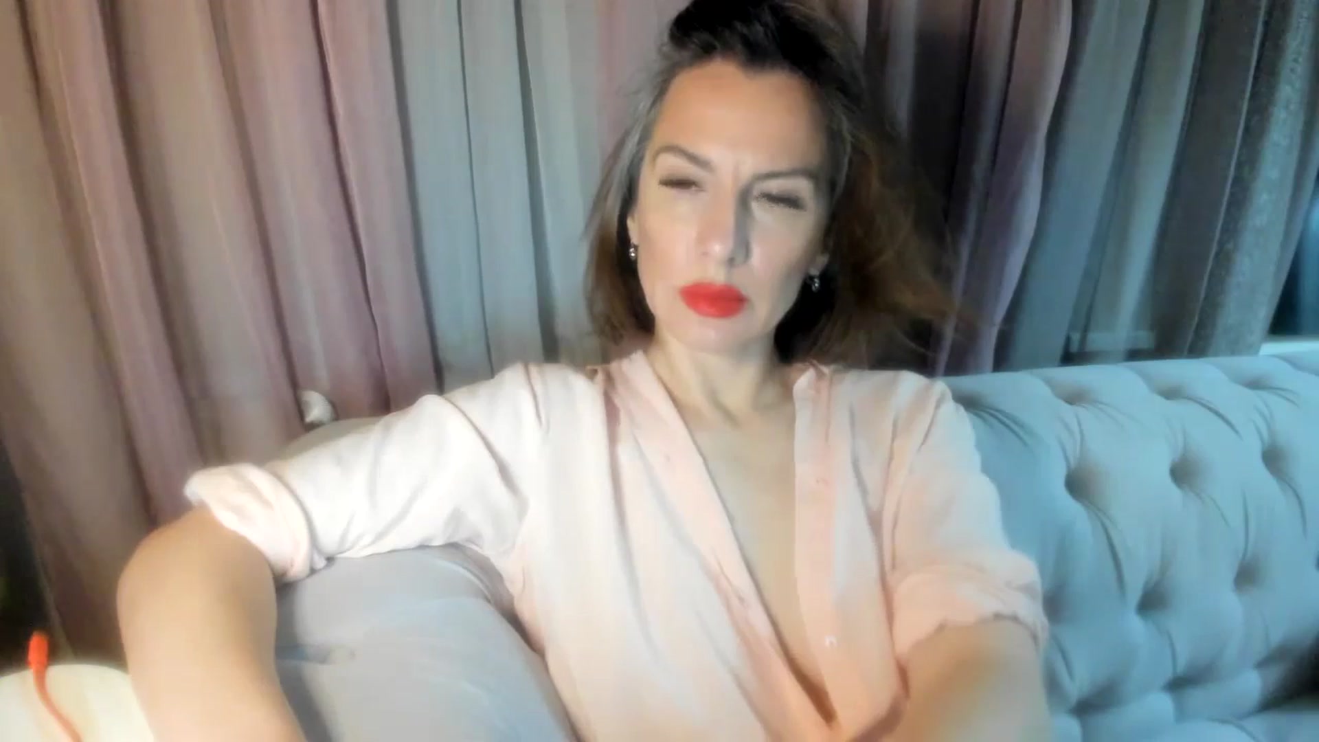 Gallery image thumbnail from Aarte_miss's myfreecams stream on, 04/21/2024, 18:22 image 14 of 20