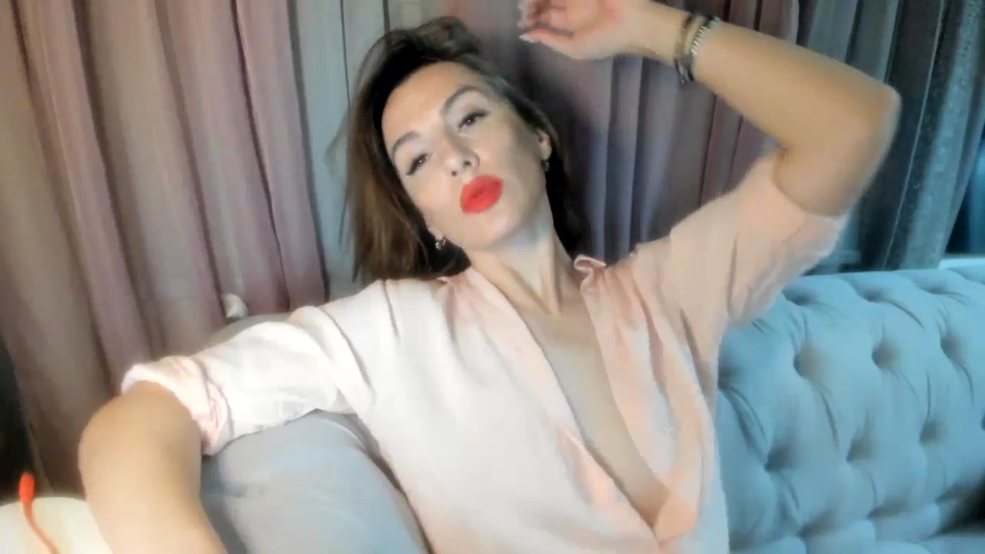 Gallery image thumbnail from Aarte_miss's myfreecams stream on, 04/21/2024, 18:22 image 9 of 20
