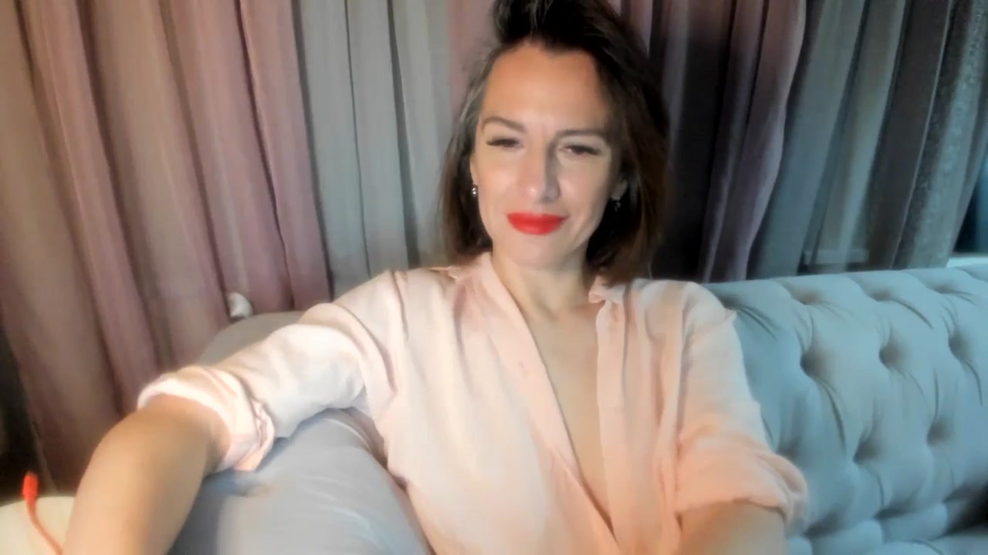 Gallery image thumbnail from Aarte_miss's myfreecams stream on, 04/21/2024, 18:22 image 7 of 20