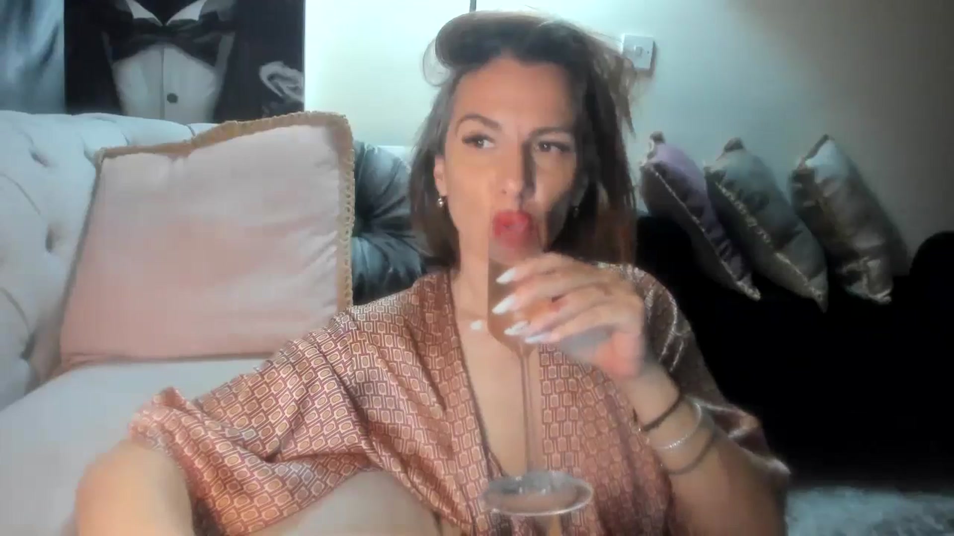 Gallery image thumbnail from Aarte_miss's myfreecams stream on, 04/27/2024, 19:36 image 5 of 20