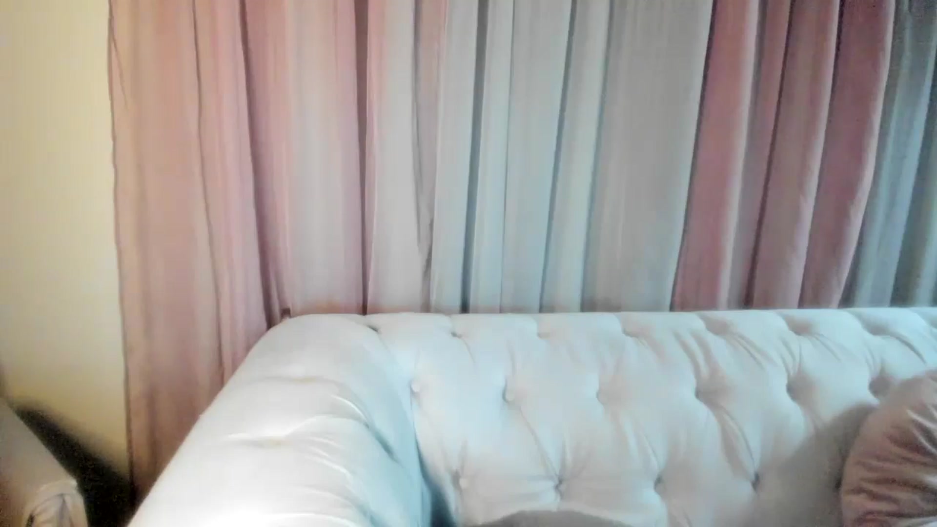 Gallery image thumbnail from Aarte_miss's myfreecams stream on, 05/03/2024, 21:00 image 16 of 20