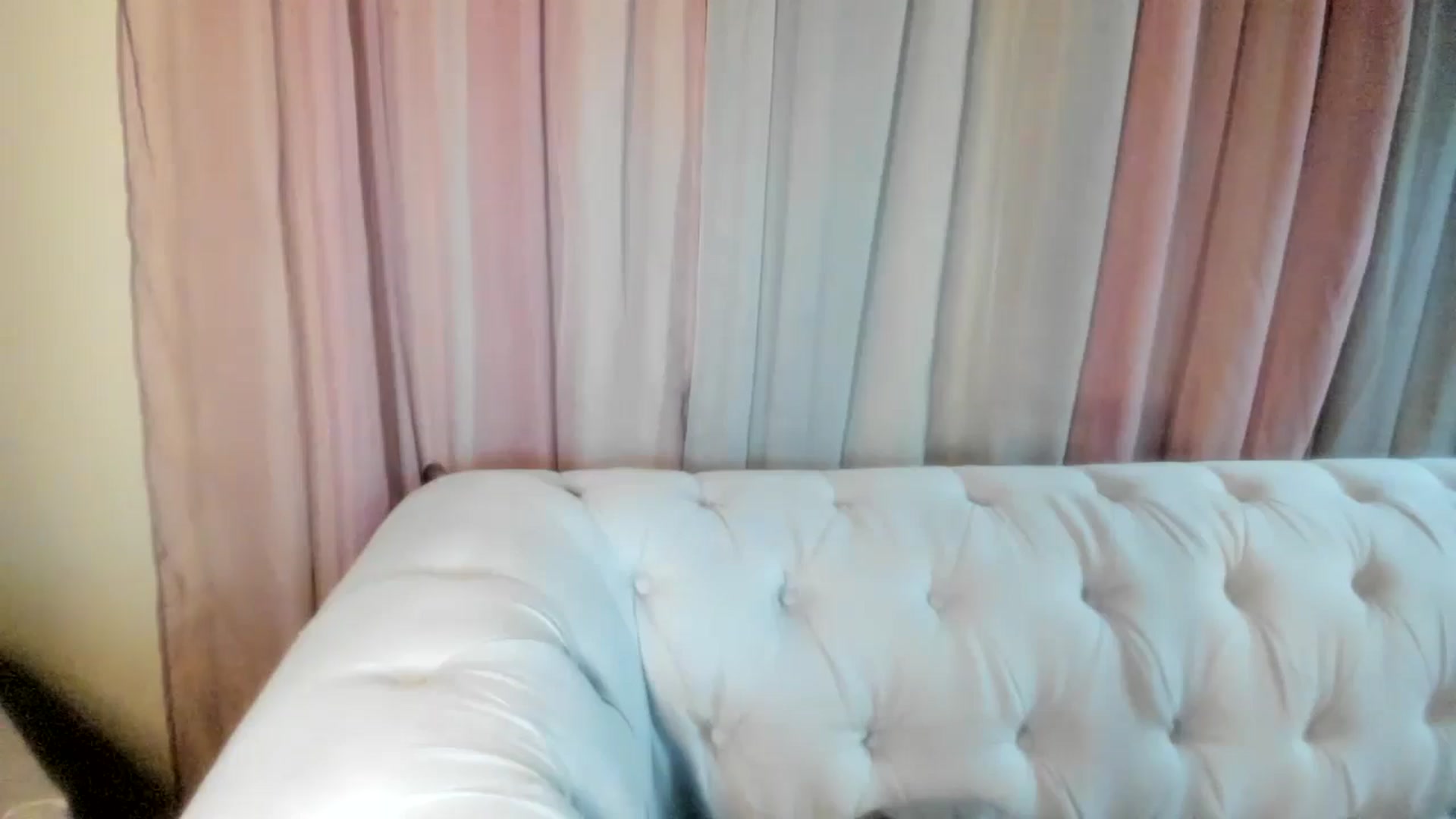 Gallery image thumbnail from Aarte_miss's myfreecams stream on, 05/04/2024, 21:26 image 3 of 20