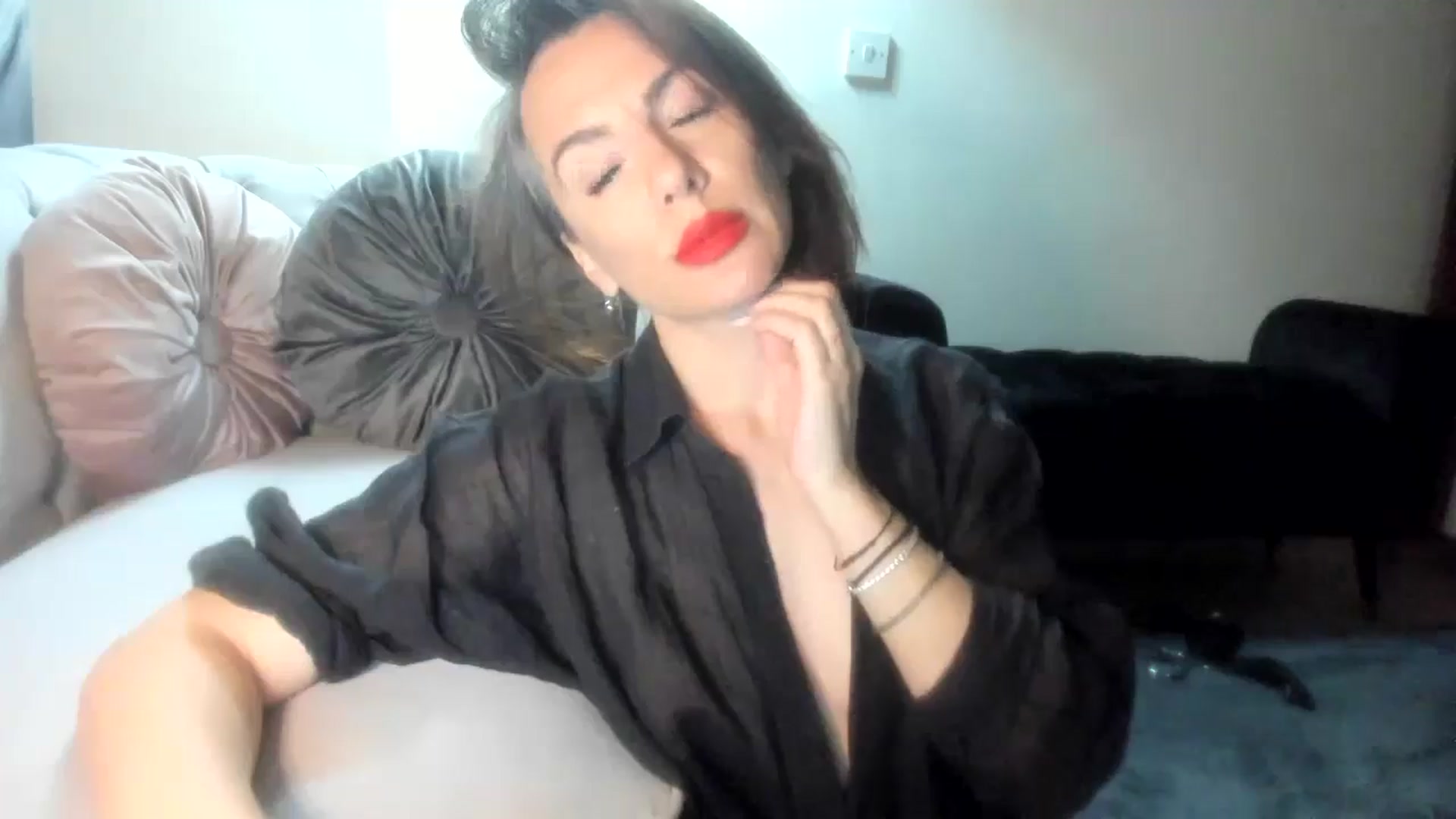 Gallery image thumbnail from Aarte_miss's myfreecams stream on, 05/04/2024, 23:33 image 16 of 20
