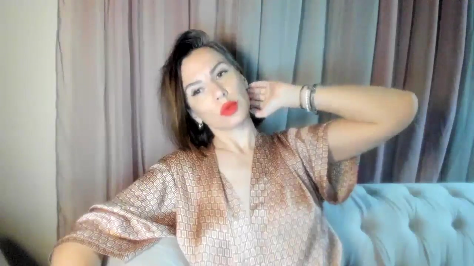 Gallery image thumbnail from Aarte_miss's myfreecams stream on, 05/05/2024, 22:03 image 11 of 20