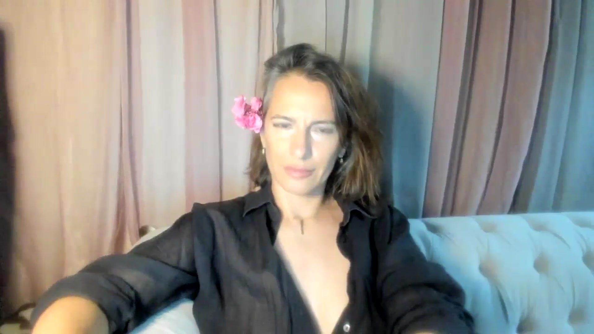 Gallery image thumbnail from Aarte_miss's myfreecams stream on, 06/20/2024, 20:28 image 7 of 20