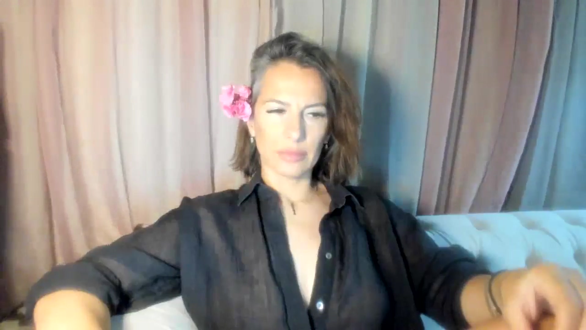 Gallery image thumbnail from Aarte_miss's myfreecams stream on, 06/20/2024, 20:28 image 4 of 20