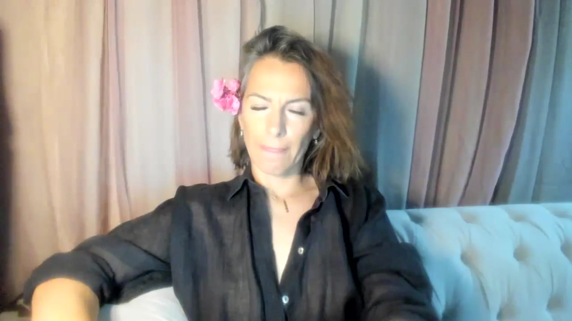 Gallery image thumbnail from Aarte_miss's myfreecams stream on, 06/20/2024, 20:28 image 3 of 20