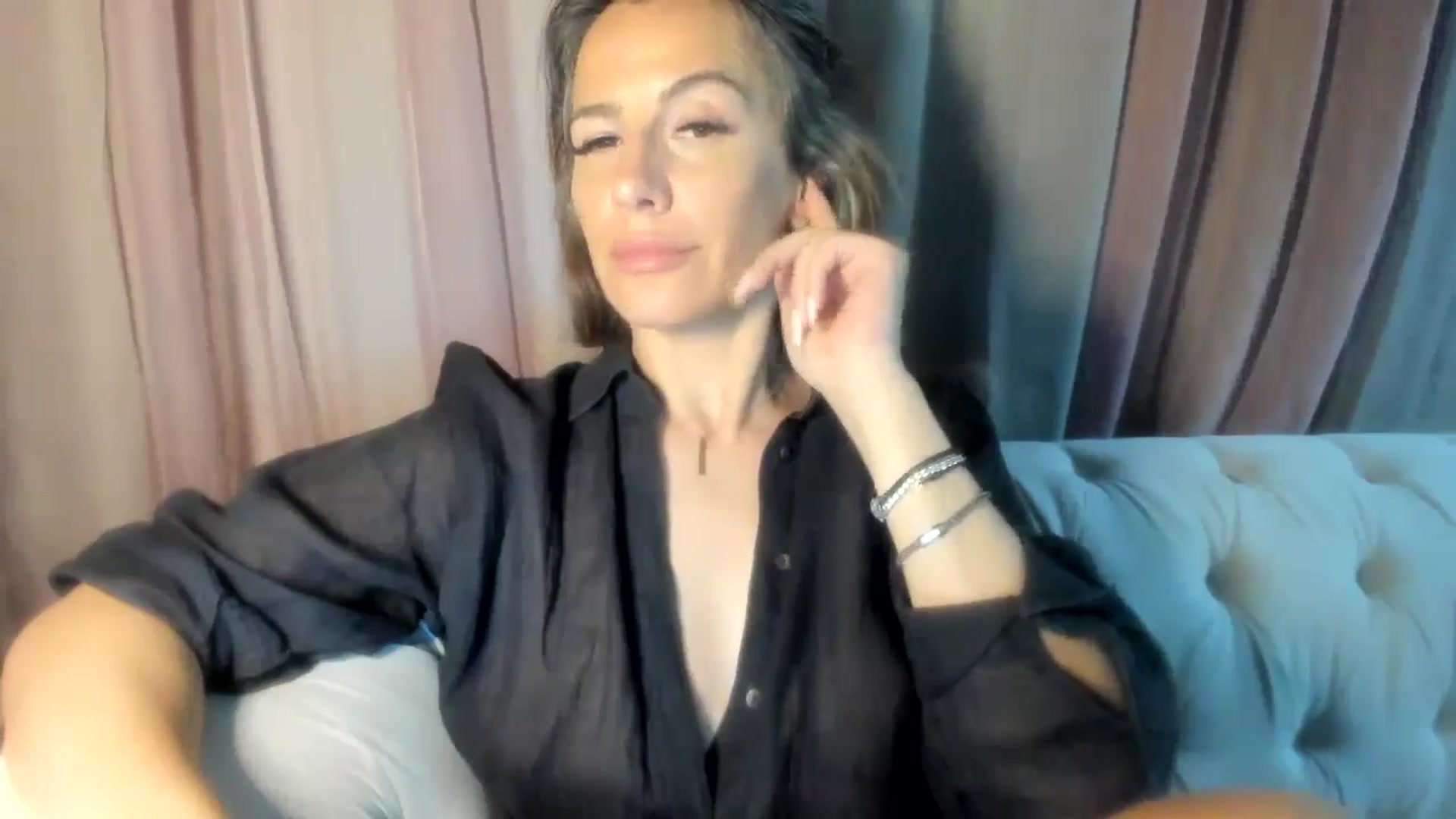Gallery image thumbnail from Aarte_miss's myfreecams stream on, 06/20/2024, 22:44 image 6 of 20