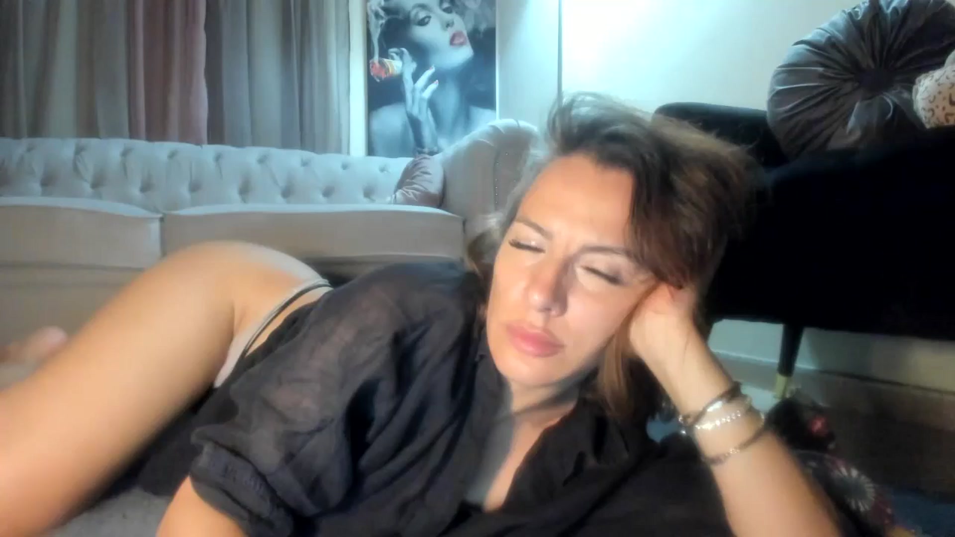 Gallery image thumbnail from Aarte_miss's myfreecams stream on, 06/20/2024, 22:44 image 17 of 20