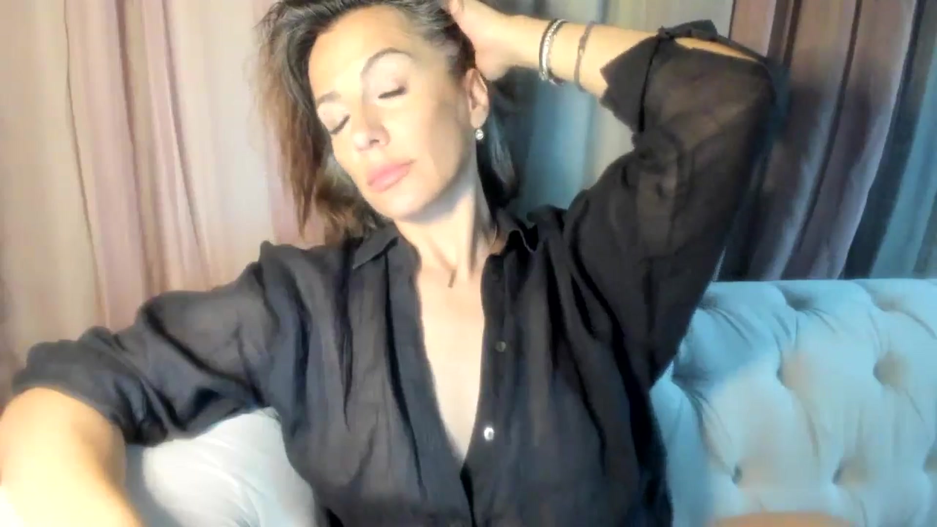 Gallery image thumbnail from Aarte_miss's myfreecams stream on, 06/20/2024, 22:44 image 5 of 20