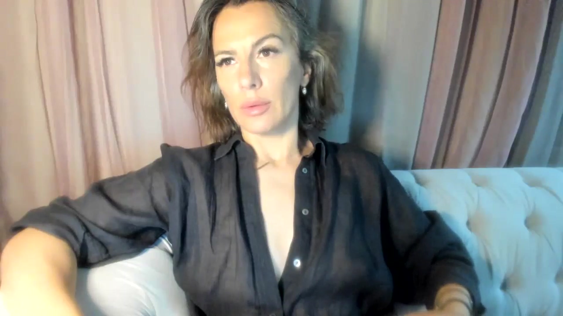 Gallery image thumbnail from Aarte_miss's myfreecams stream on, 06/20/2024, 22:44 image 8 of 20