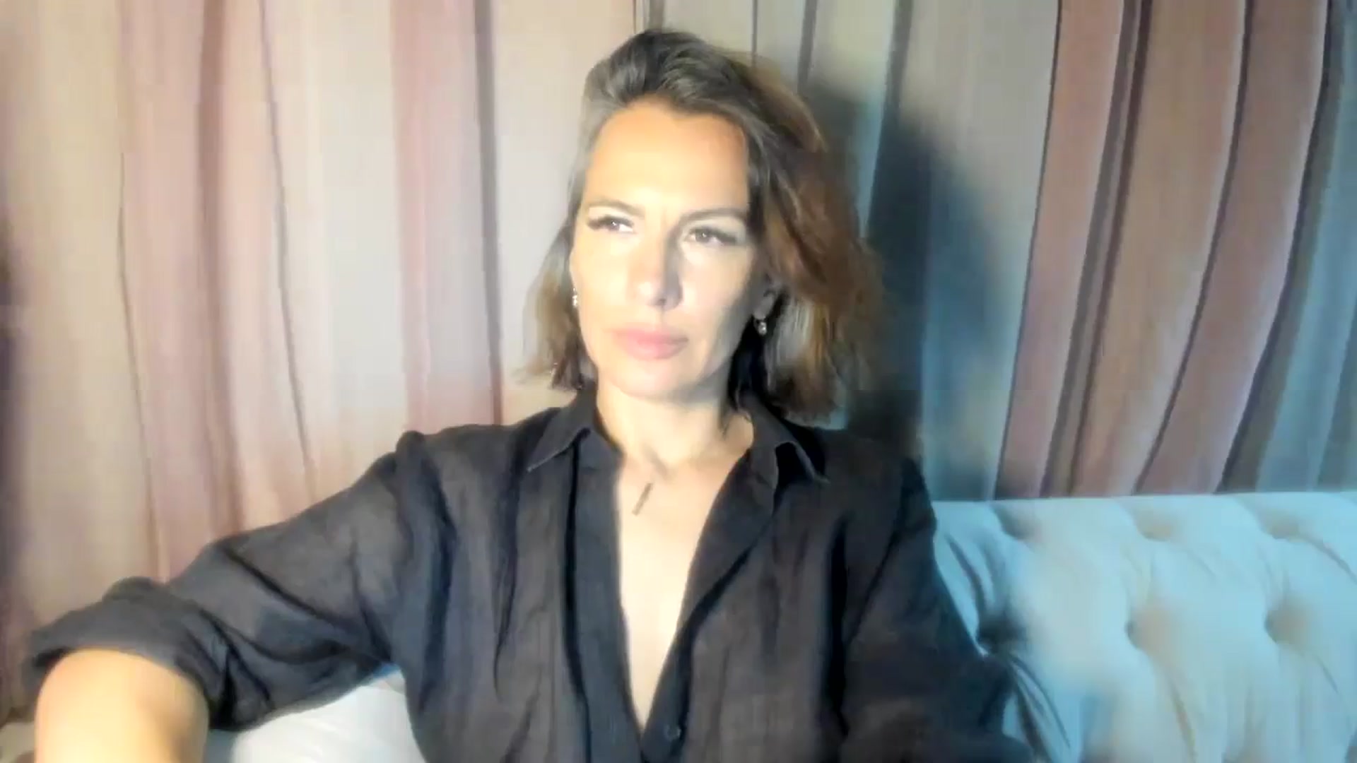 Gallery image thumbnail from Aarte_miss's myfreecams stream on, 06/20/2024, 22:44 image 4 of 20