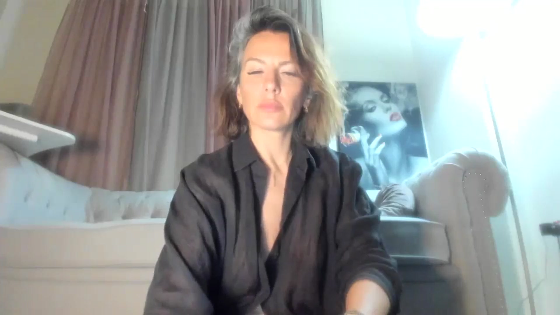 Gallery image thumbnail from Aarte_miss's myfreecams stream on, 06/20/2024, 22:44 image 12 of 20