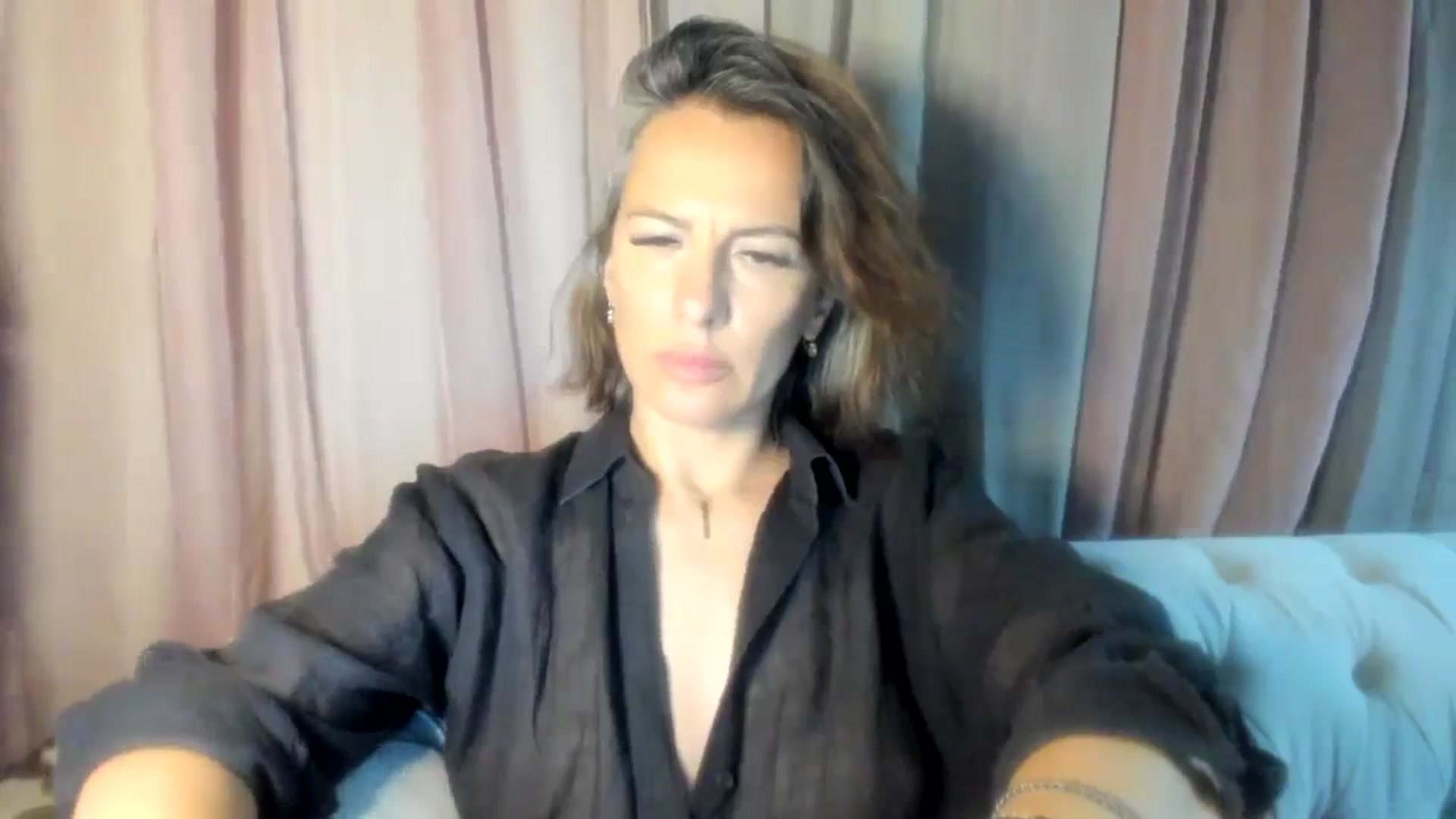 Gallery image thumbnail from Aarte_miss's myfreecams stream on, 06/20/2024, 22:44 image 3 of 20