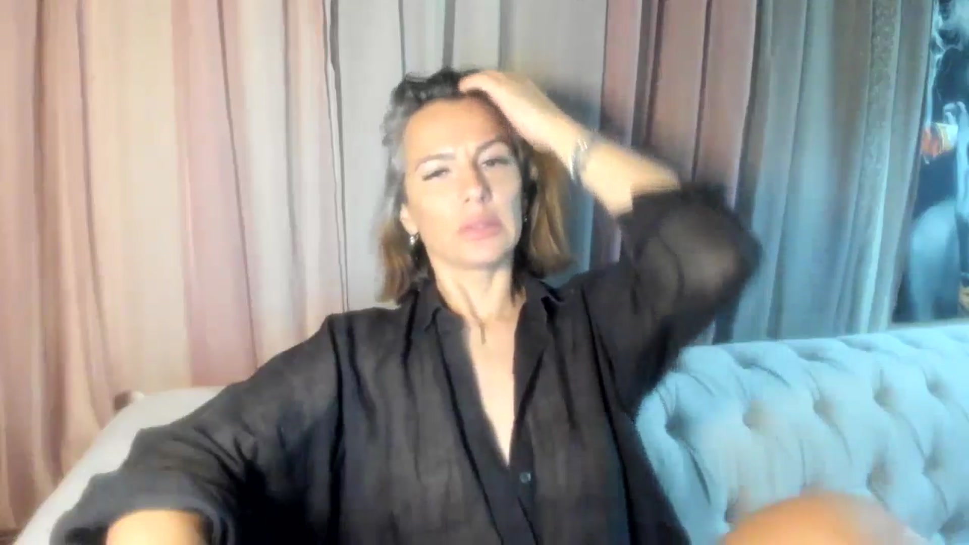 Gallery image thumbnail from Aarte_miss's myfreecams stream on, 06/20/2024, 23:34 image 17 of 20