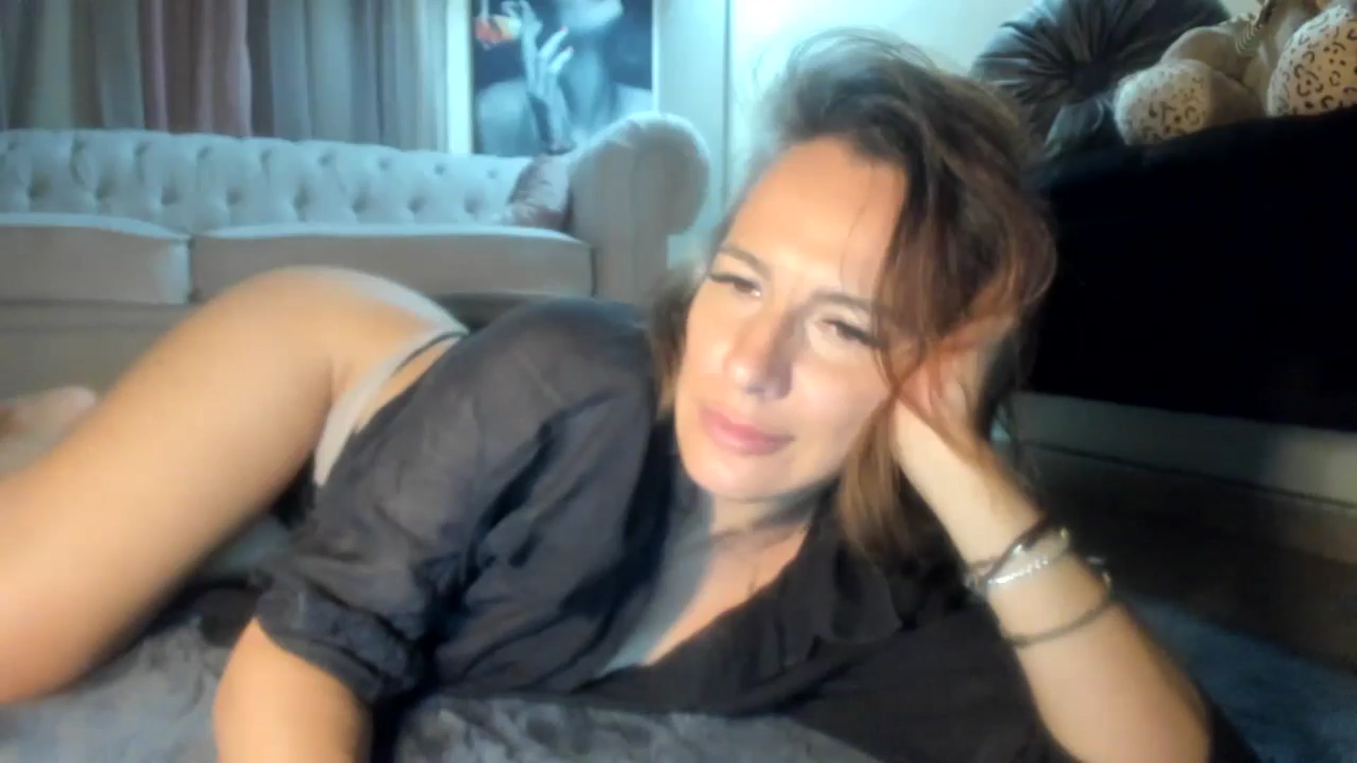 Gallery image thumbnail from Aarte_miss's myfreecams stream on, 06/20/2024, 23:34 image 2 of 20