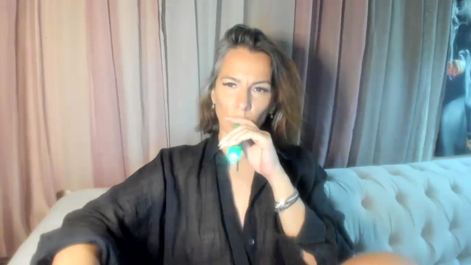 Gallery image thumbnail from Aarte_miss's myfreecams stream on, 06/20/2024, 23:34 image 16 of 20